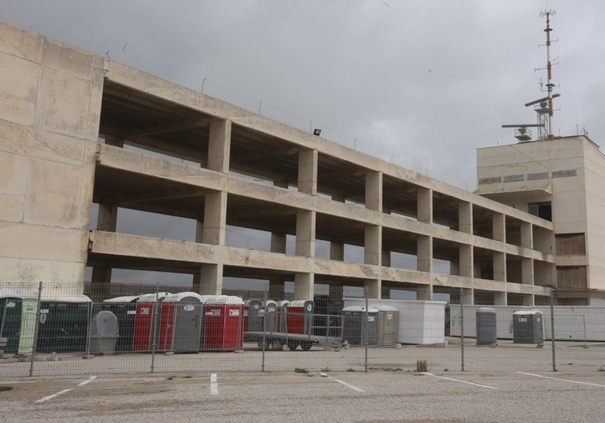 El estado en el que se encuentra el antiguo edificio de Puerto Amércia es lamentable