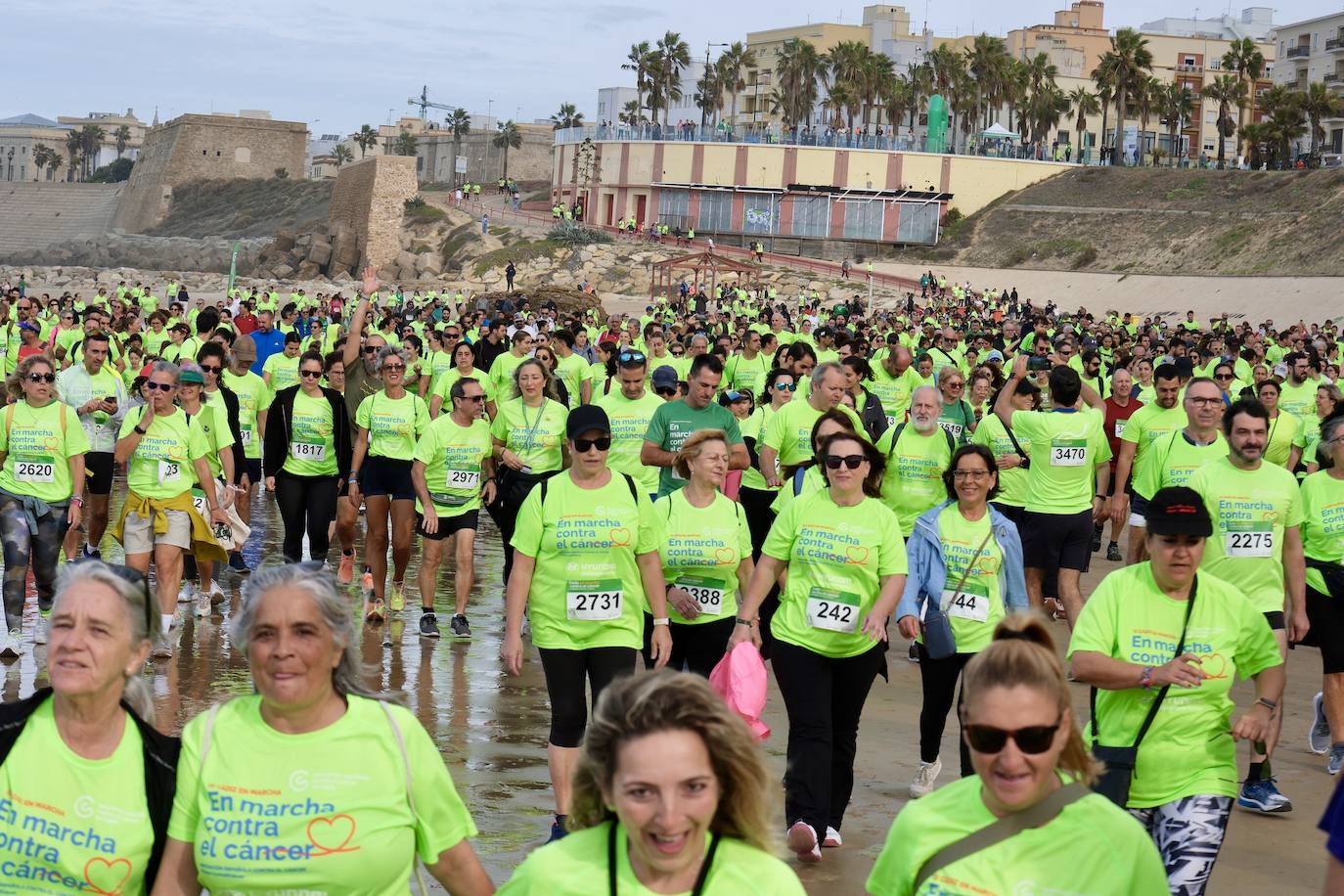 FOTOS: Carrera contra el Cáncer en Cádiz