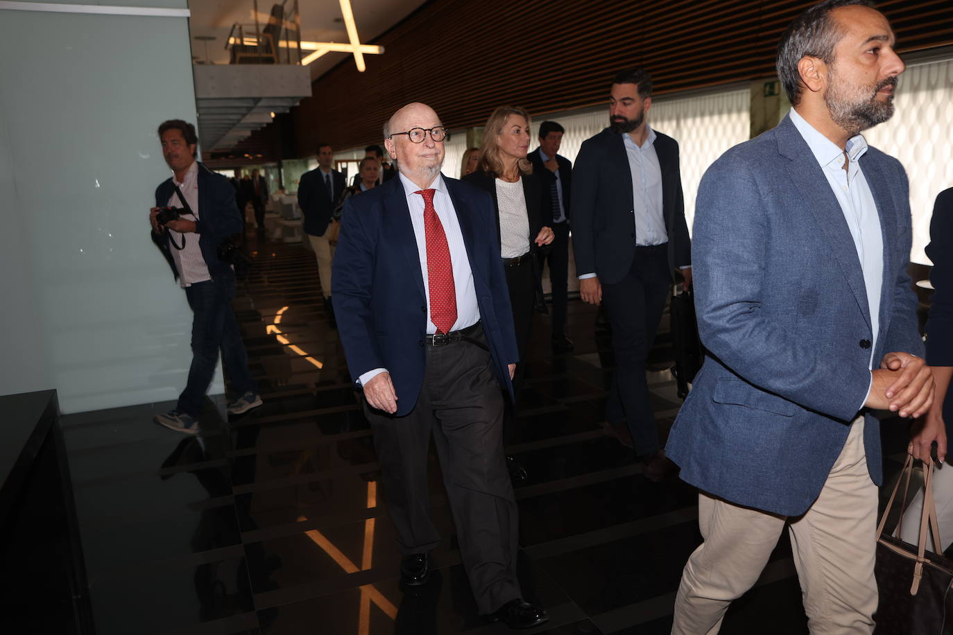 Fotos: Ambiente en la Mirada Económica de ABC y La Voz con Bruno García (I)