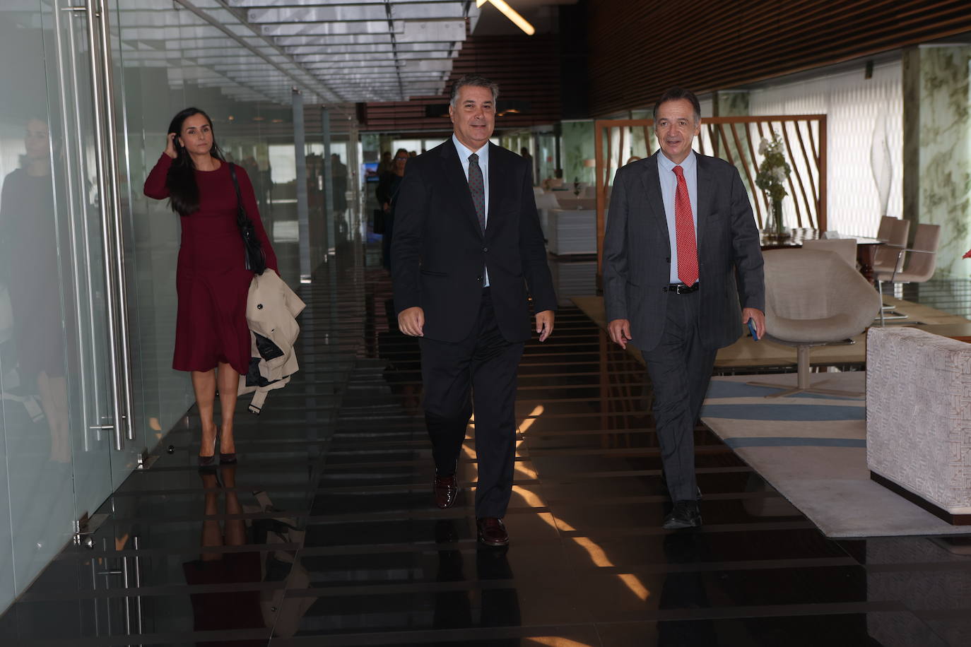 Fotos: Ambiente en la Mirada Económica de ABC y La Voz con Bruno García (I)