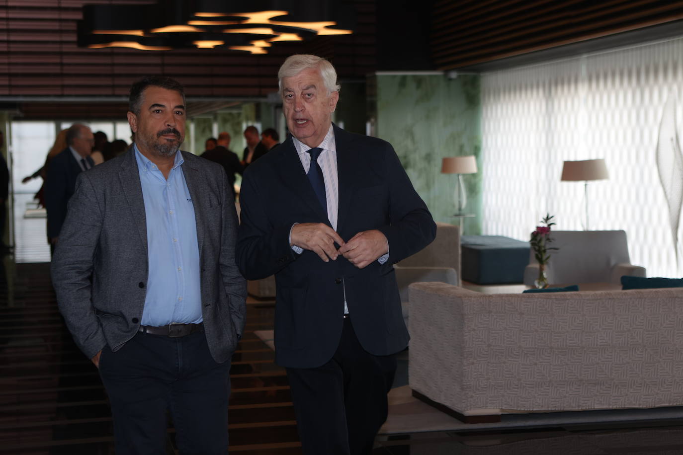 Fotos: Ambiente en la Mirada Económica de ABC y La Voz con Bruno García (I)