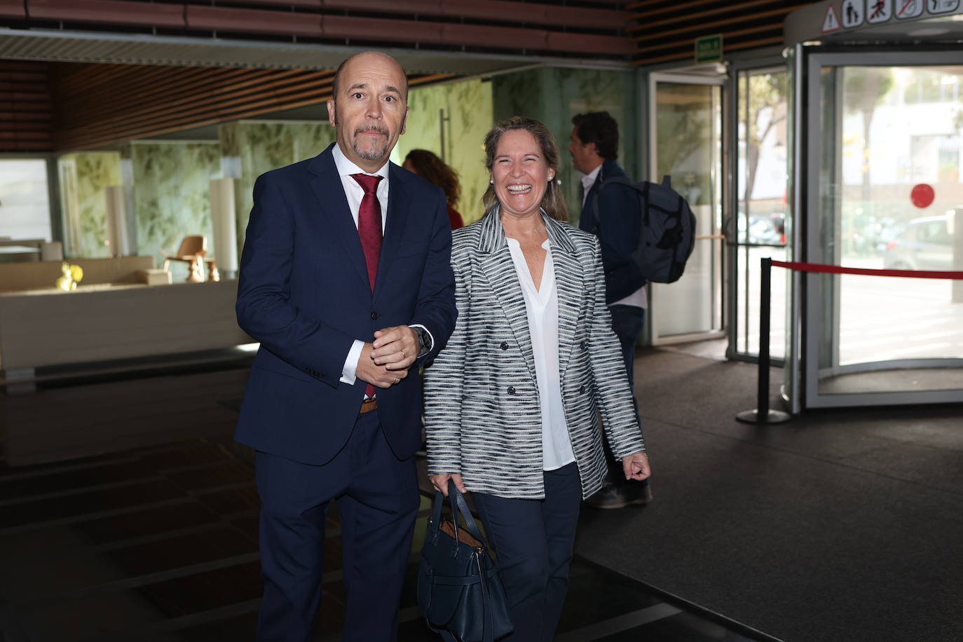 Fotos: Ambiente en la Mirada Económica de ABC y La Voz con Bruno García (I)