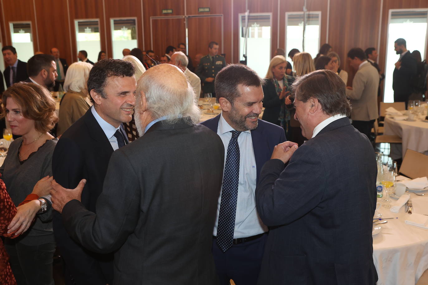 Fotos: Ambiente en la Mirada Económica de ABC y La Voz con Bruno García (I)