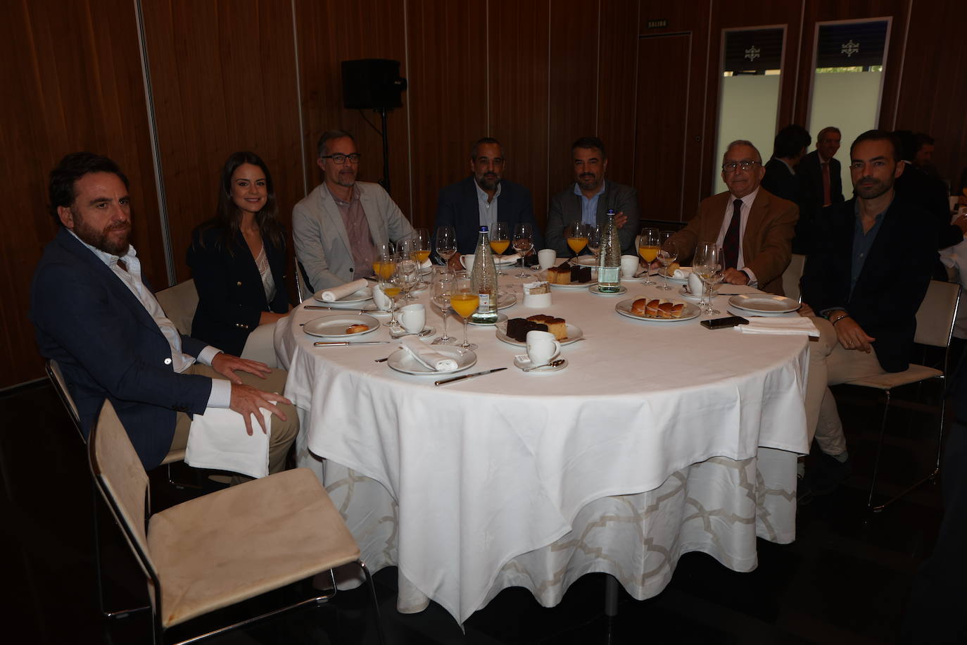 Fotos: Ambiente en la Mirada Económica de ABC y La Voz con Bruno García (I)