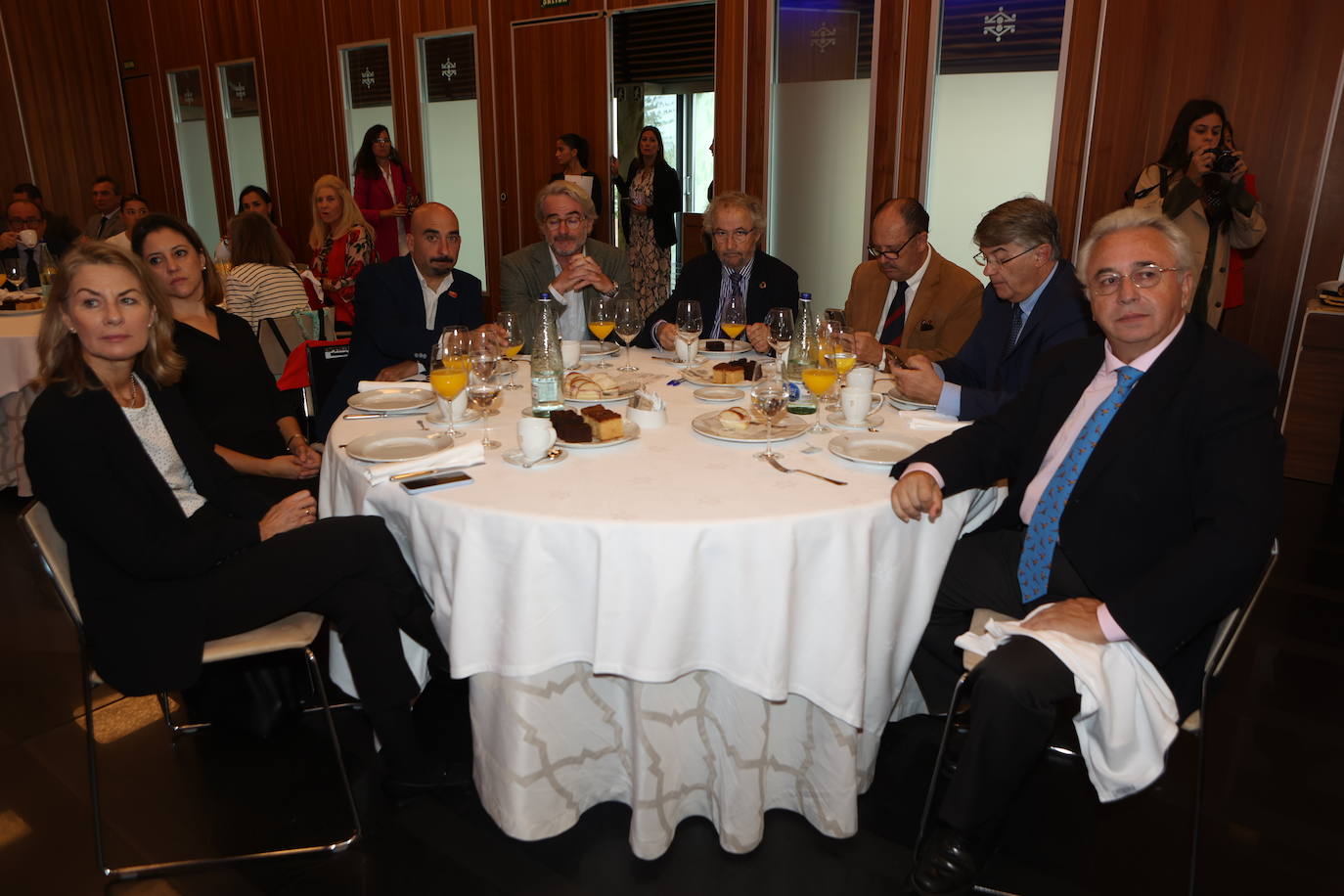 Fotos: Ambiente en la Mirada Económica de ABC y La Voz con Bruno García (II)