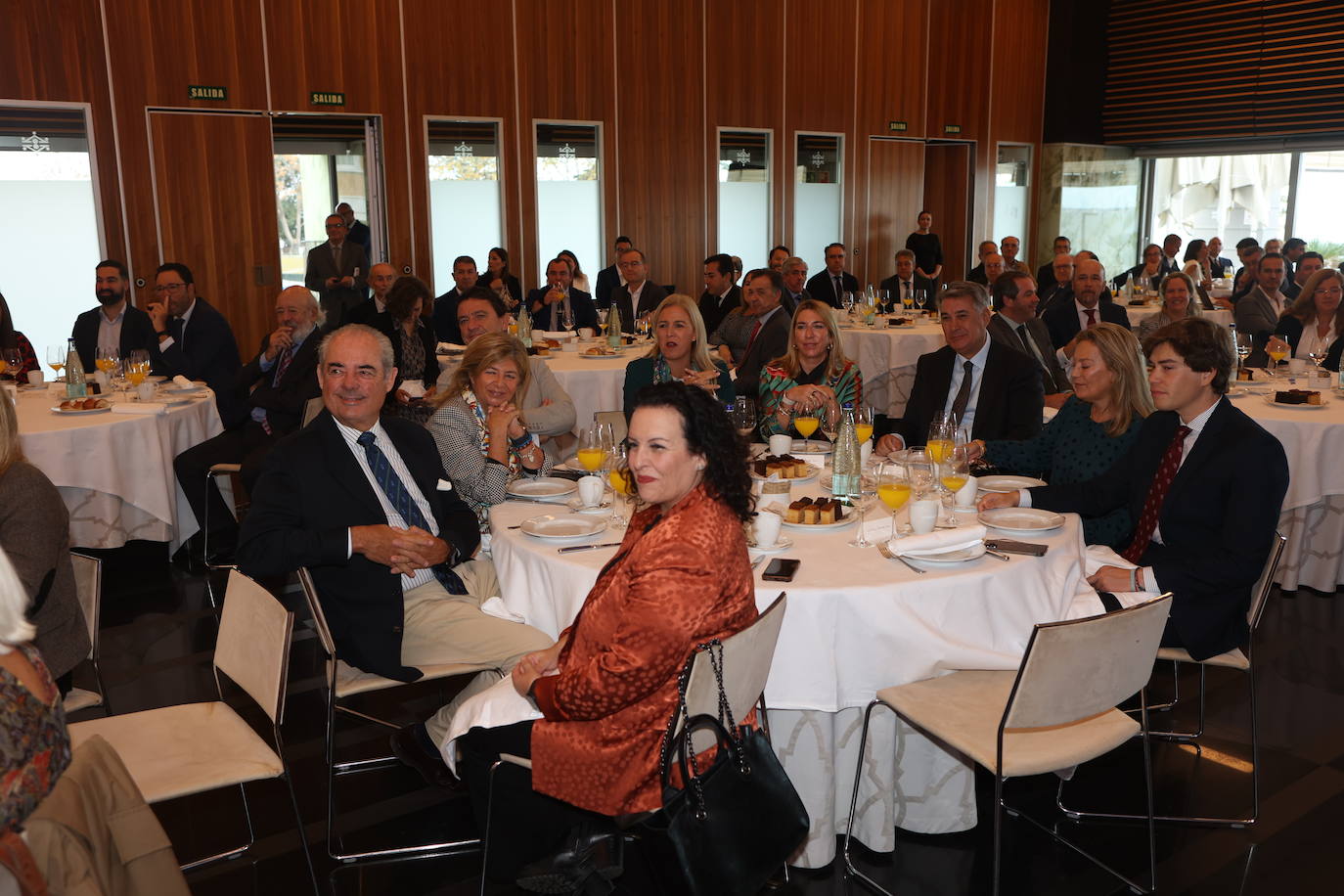 Fotos: Ambiente en la Mirada Económica de ABC y La Voz con Bruno García (II)