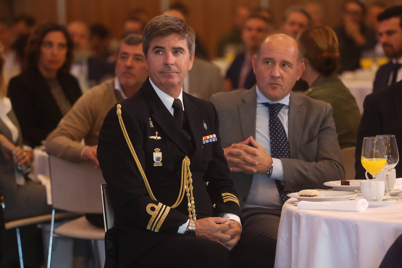 Fotos: Ambiente en la Mirada Económica de ABC y La Voz con Bruno García (II)