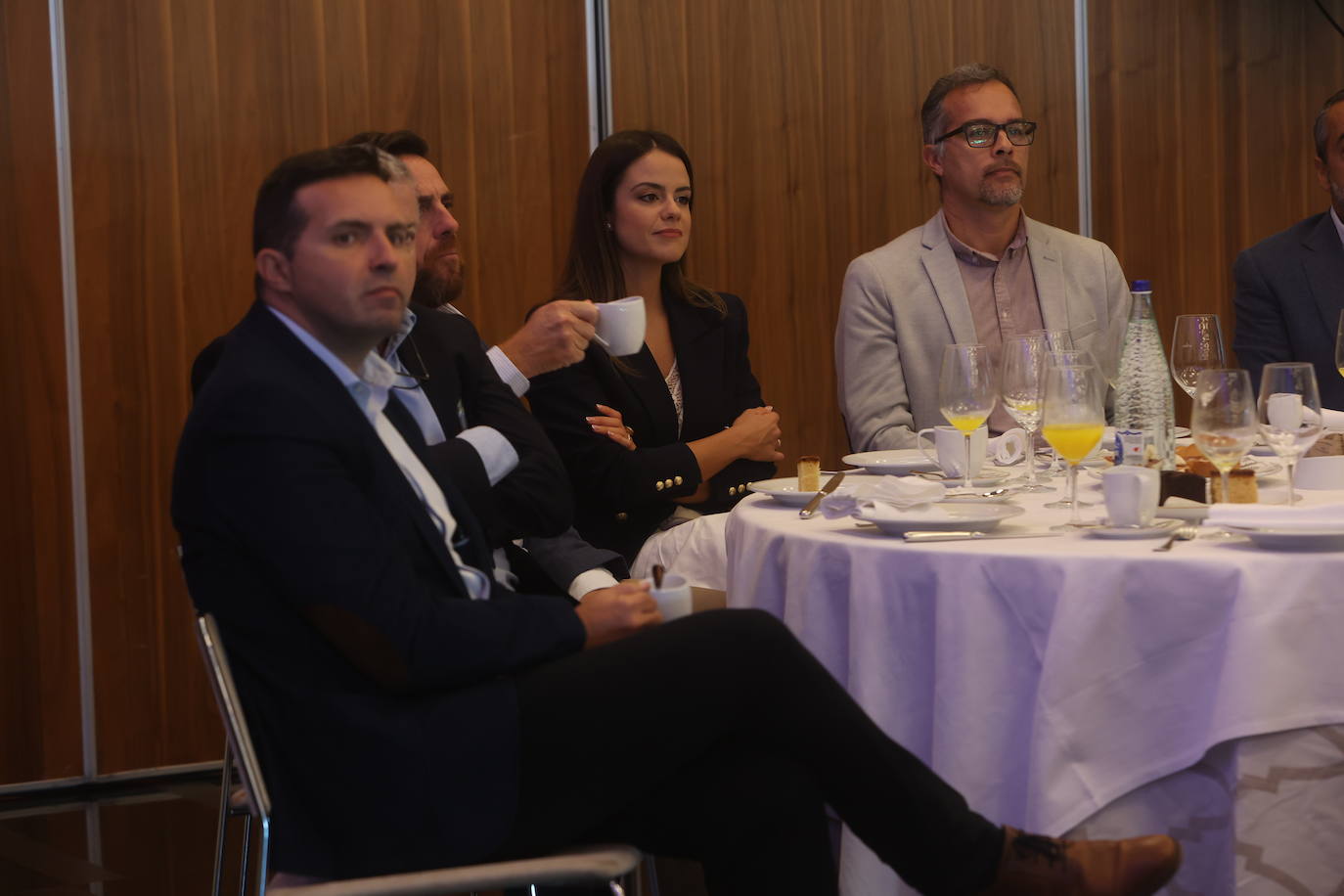 Fotos: Ambiente en la Mirada Económica de ABC y La Voz con Bruno García (II)