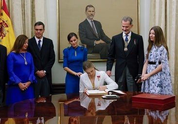 La Princesa de Asturias firma en el Libro de Honor del Congreso, encuadernado en Cádiz