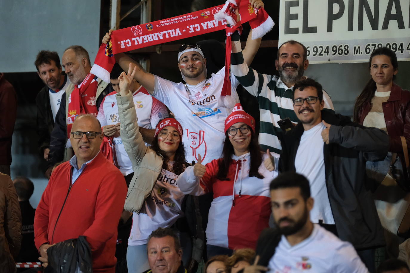 Fotos: Gran ambiente en el Municipal por el histórico Chiclana CF-Villarreal