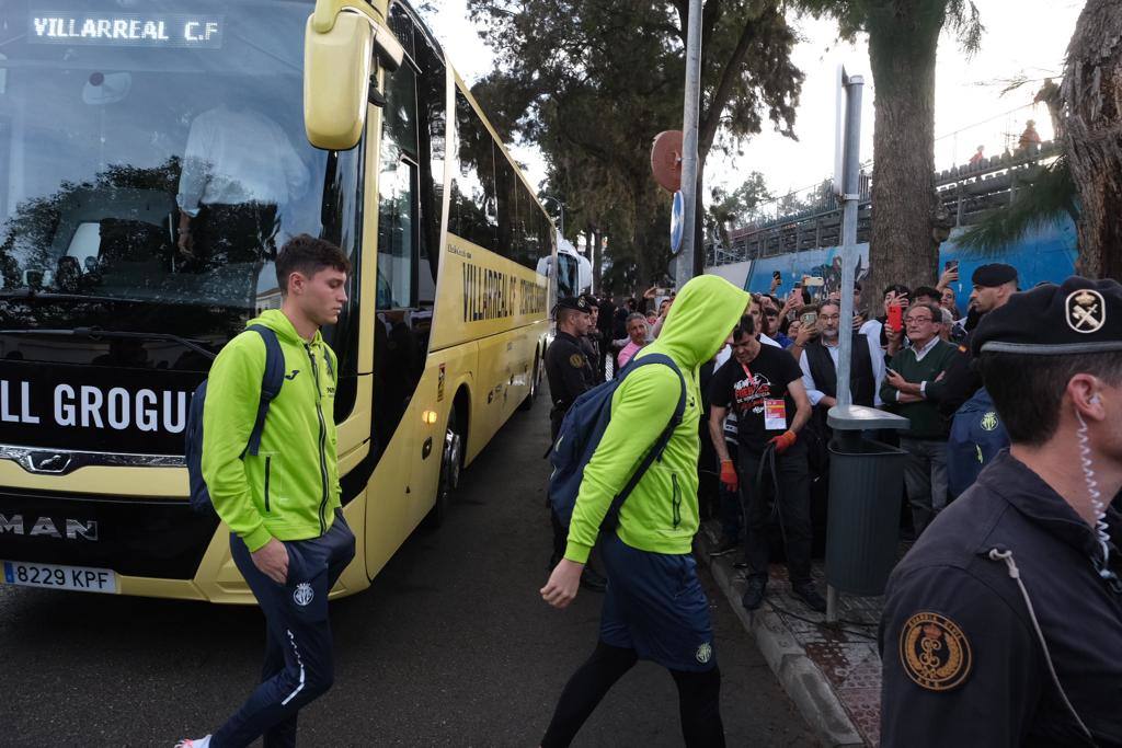 Fotos: Gran ambiente en el Municipal por el histórico Chiclana CF-Villarreal