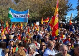 Cerca de 7.000 personas acuden en Cádiz a la concentración contra la amnistía catalana