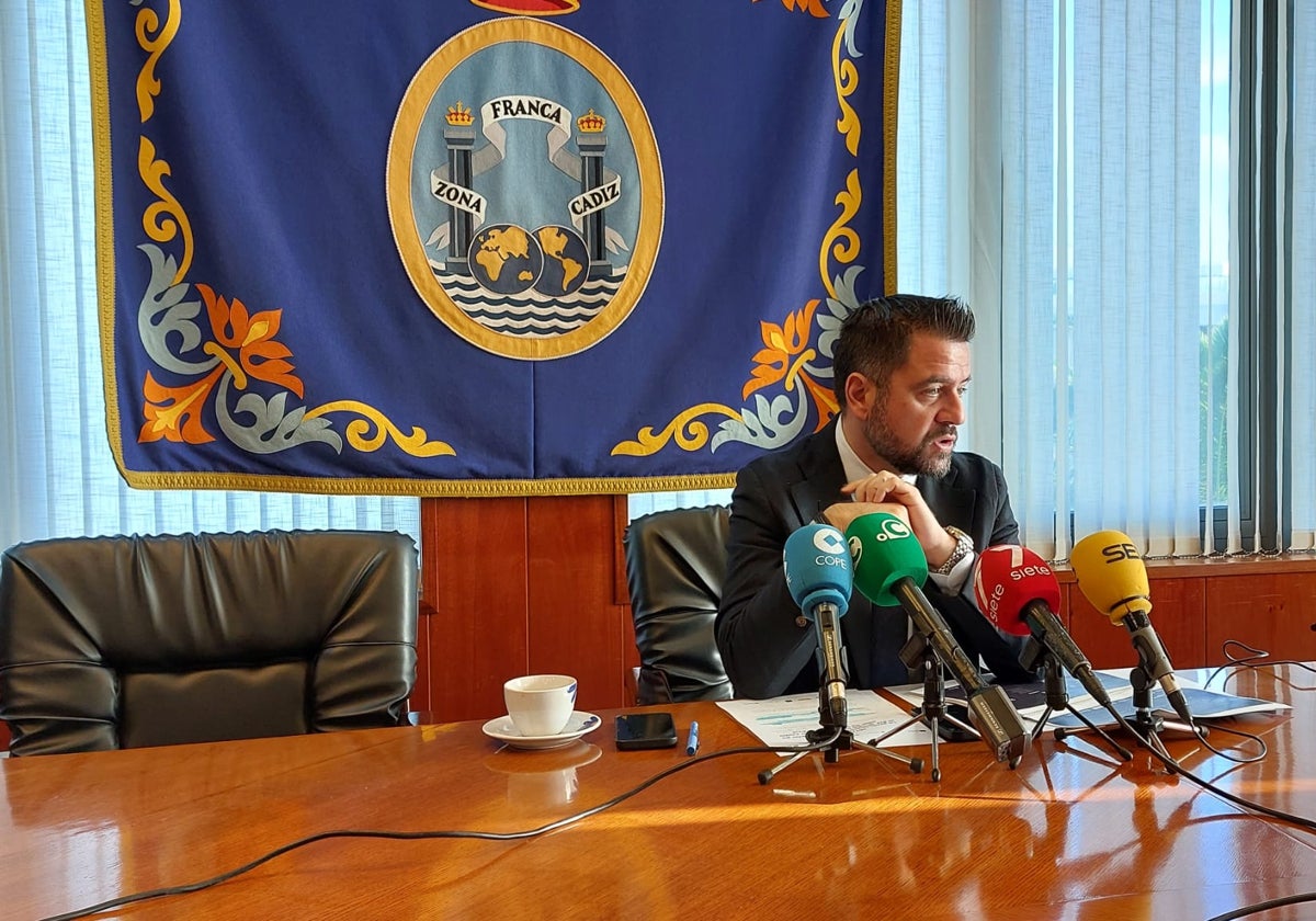 El delegado de la Zona Franca de Cádiz, Fran González, durante la presentación este lunes de las últimas novedades del foro de Economía Azul