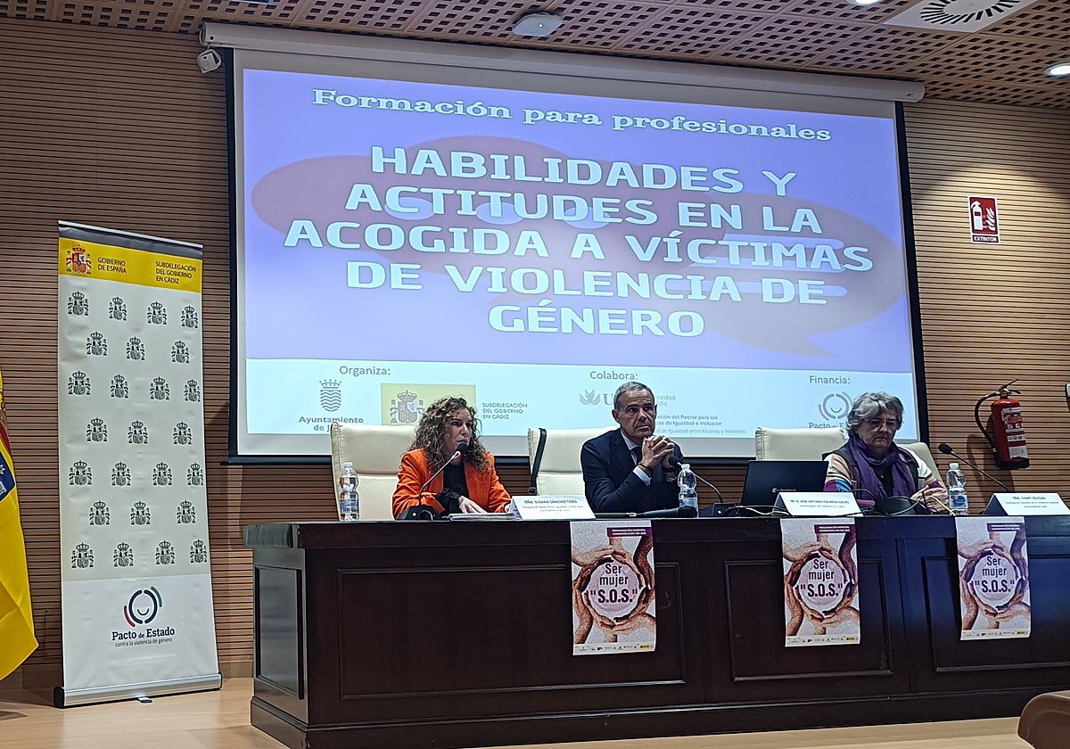 Agentes de las Fuerzas y Cuerpos de Seguridad participan en un curso ...