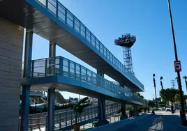 La nueva pasarela peatonal de Bahía Sur es ya una realidad