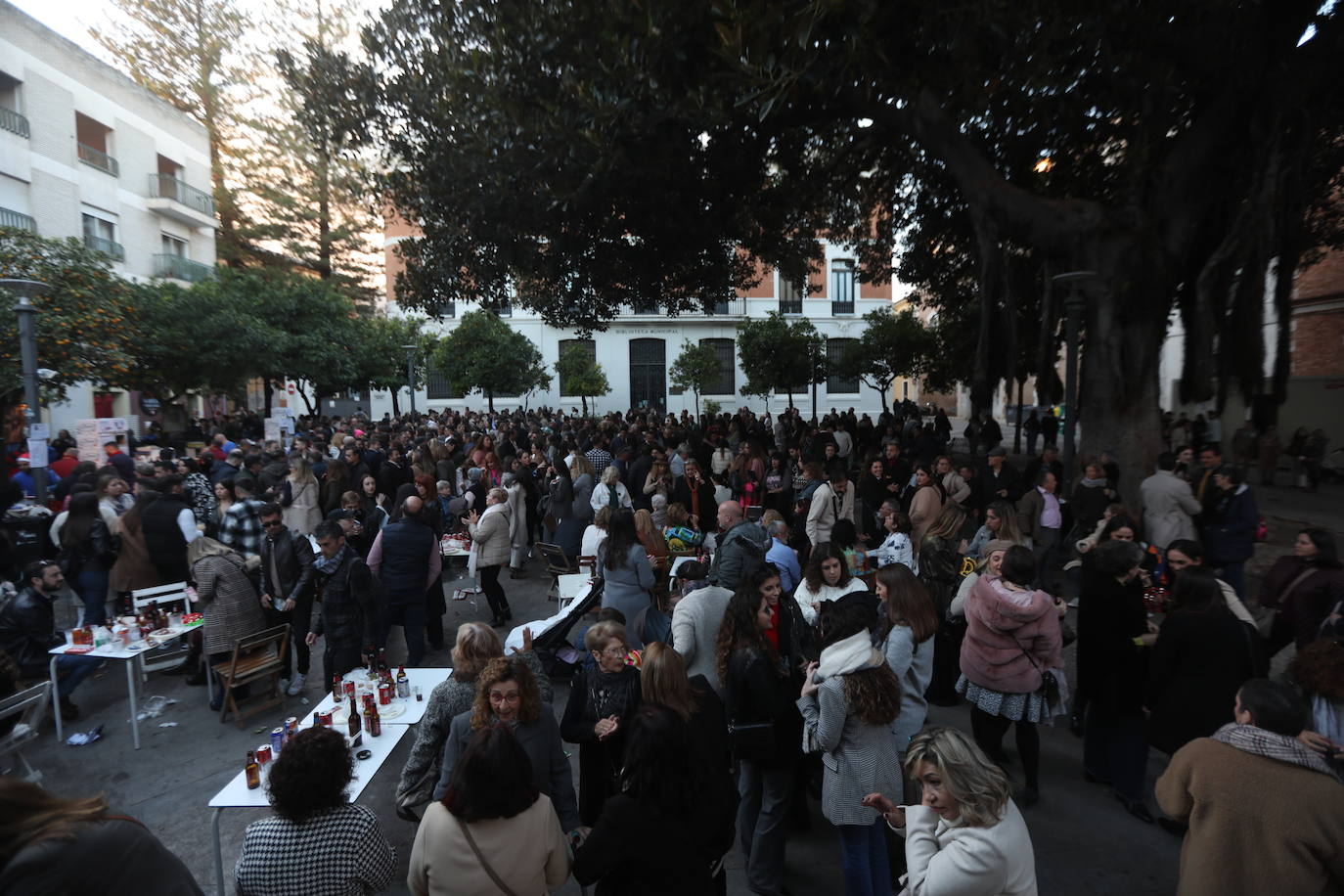 Fotos: Zambomba en la plaza Belén de Jerez