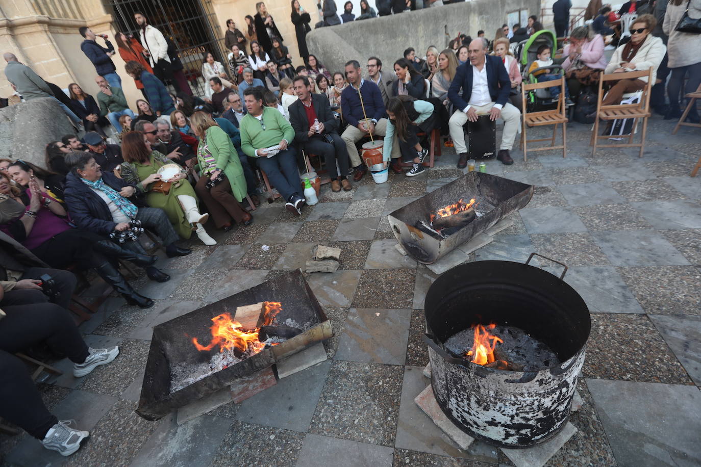 Fotos: Zambomba en la plaza Belén de Jerez