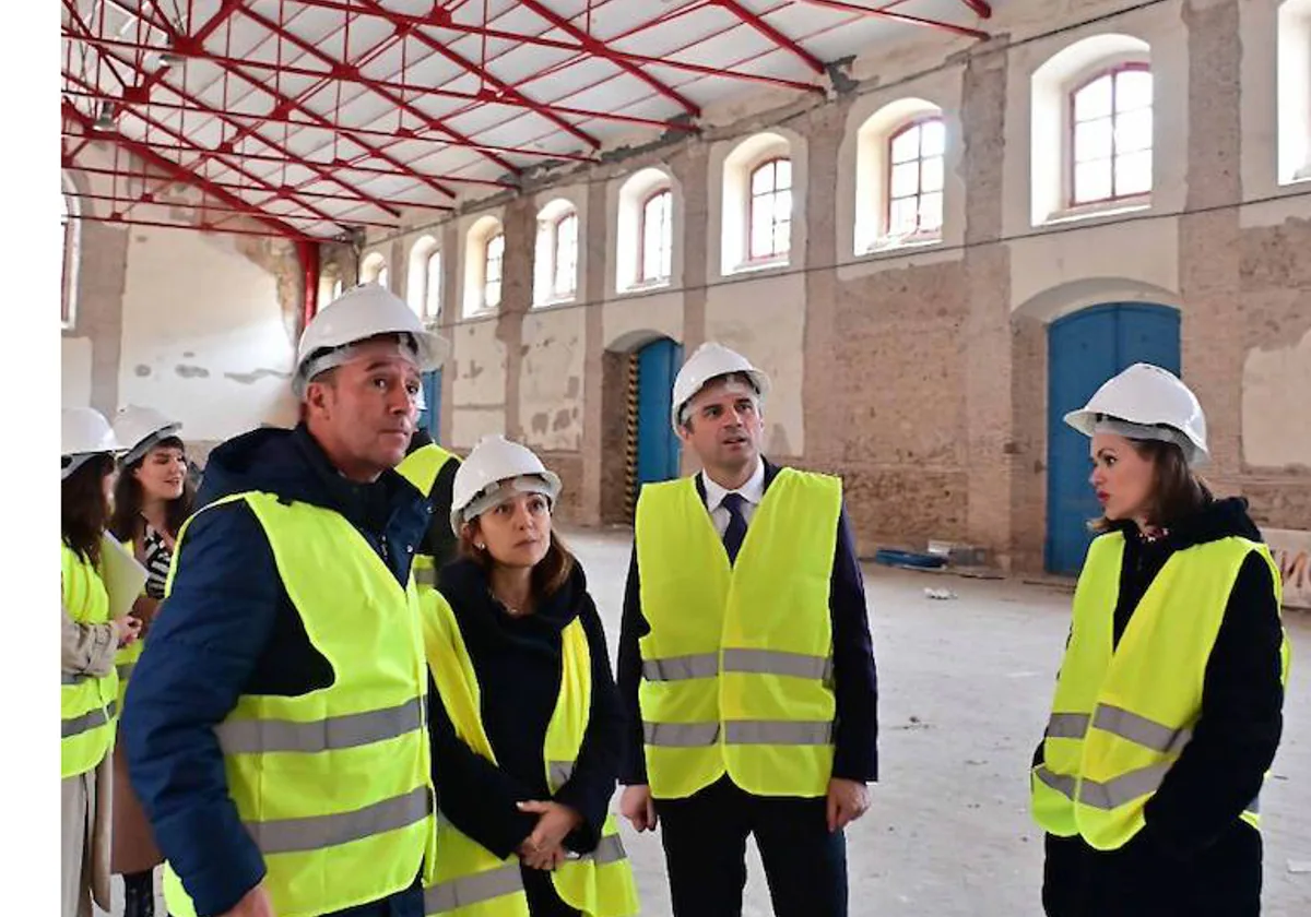 Técnicos de la Comisión Europea y del Ministerio de Hacienda visitan algunas obras de la Edusi en Cádiz