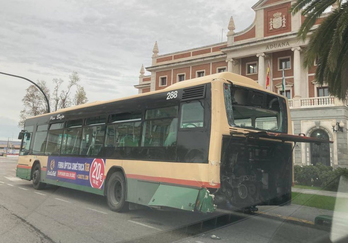 Uno de los autobuses implicados en el accidente de tráfico