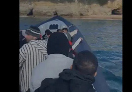 Vídeo: «¡Ve tirando gente ya!», tripulantes de una narcolancha obligan a decenas de inmigrantes a saltar al agua