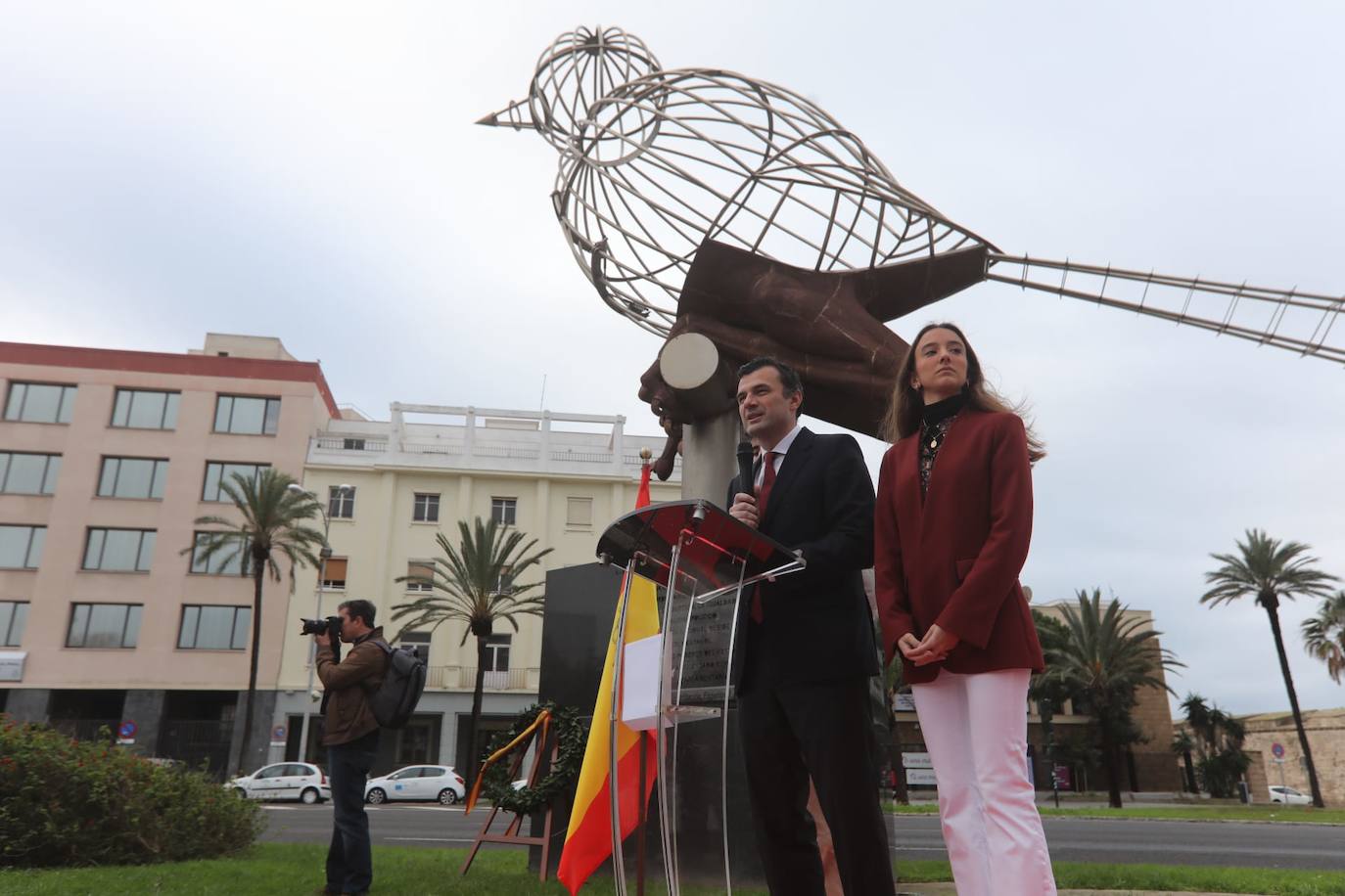 Fotos: Cádiz celebra el Día de la Constitución con la tradicional ofrenda floral e izado de la bandera