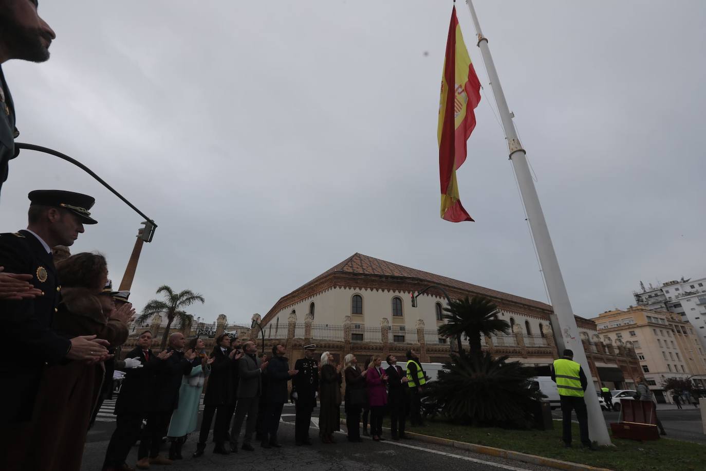 Fotos: Cádiz celebra el Día de la Constitución con la tradicional ofrenda floral e izado de la bandera