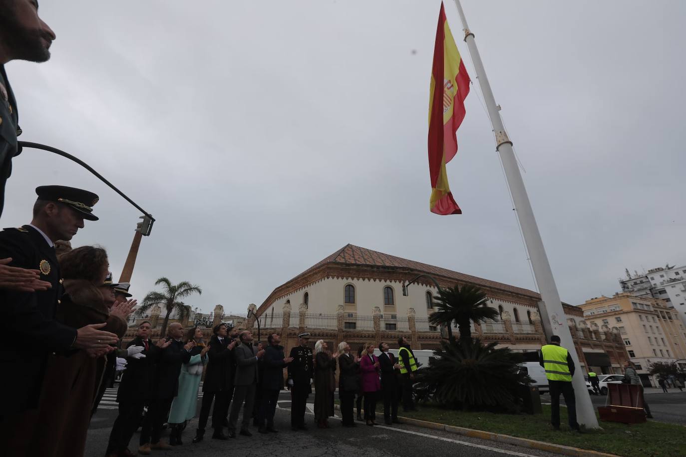 Fotos: Cádiz celebra el Día de la Constitución con la tradicional ofrenda floral e izado de la bandera