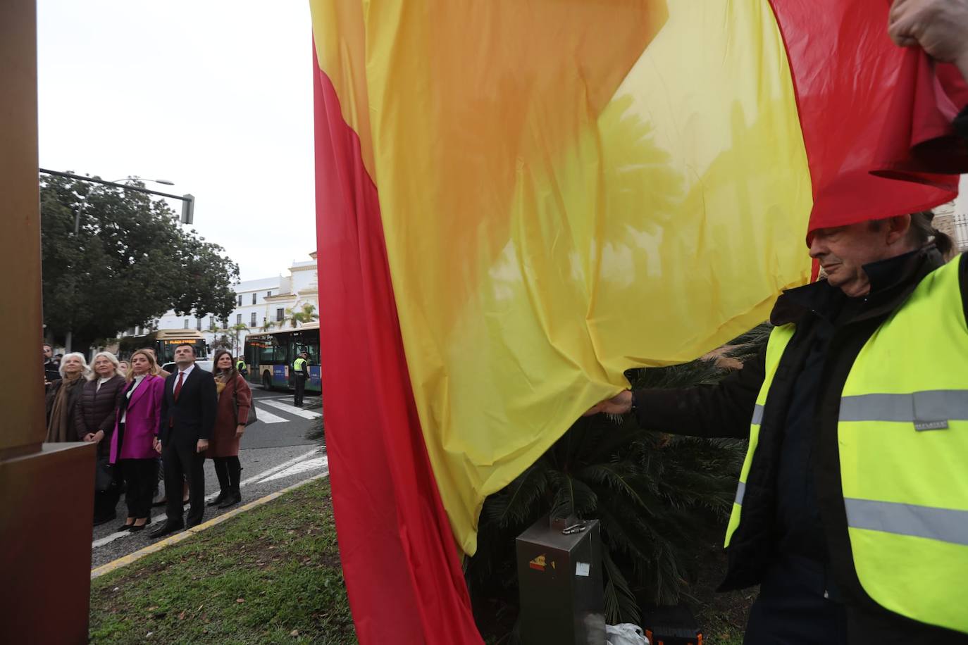 Fotos: Cádiz celebra el Día de la Constitución con la tradicional ofrenda floral e izado de la bandera