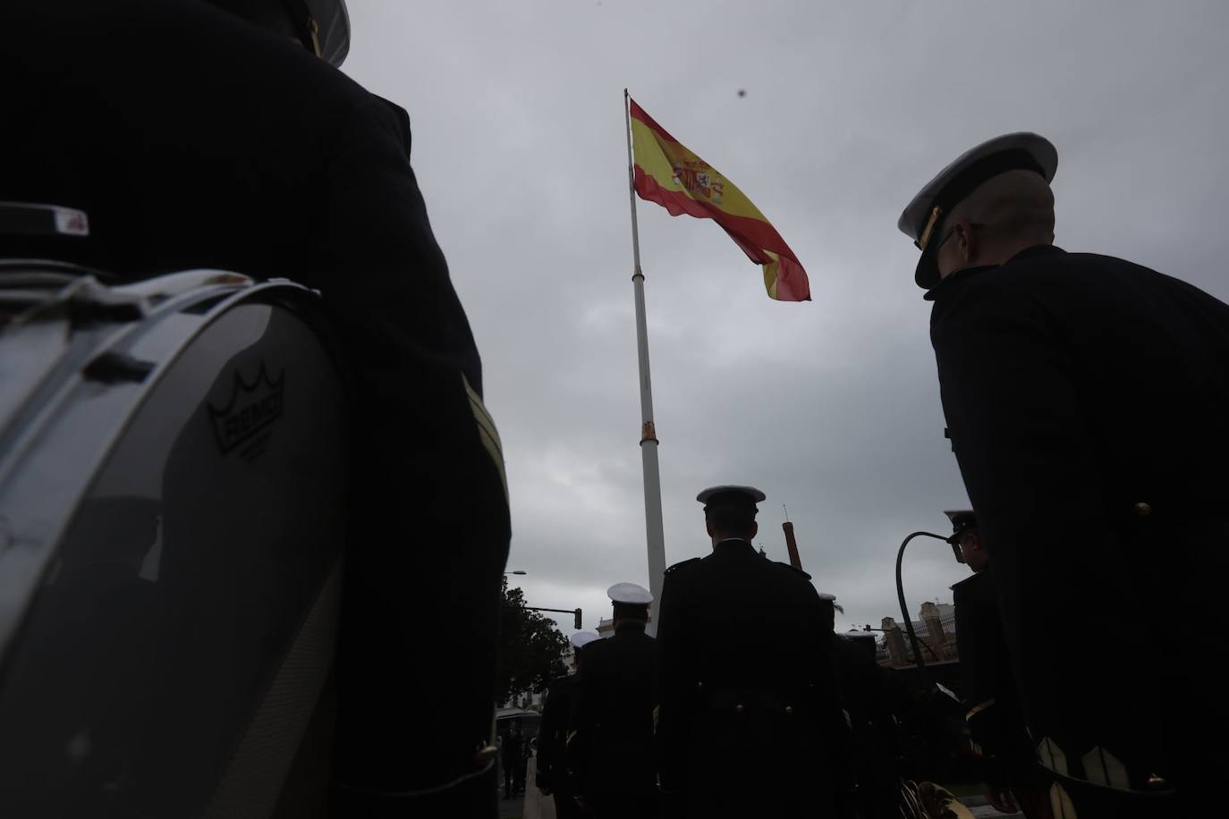 Fotos: Cádiz celebra el Día de la Constitución con la tradicional ofrenda floral e izado de la bandera