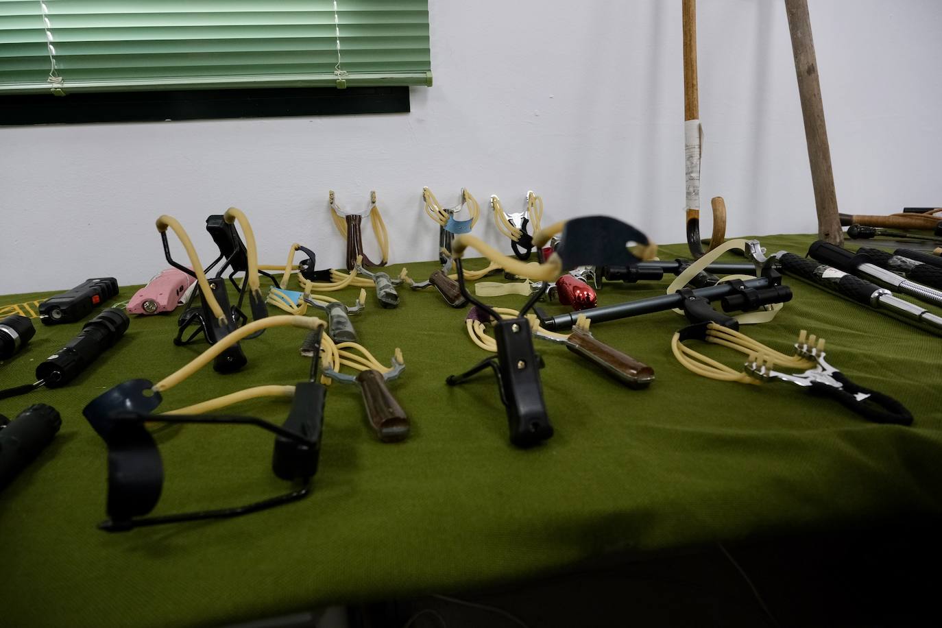 Fotos: El arsenal a la venta por internet en la provincia de Cádiz