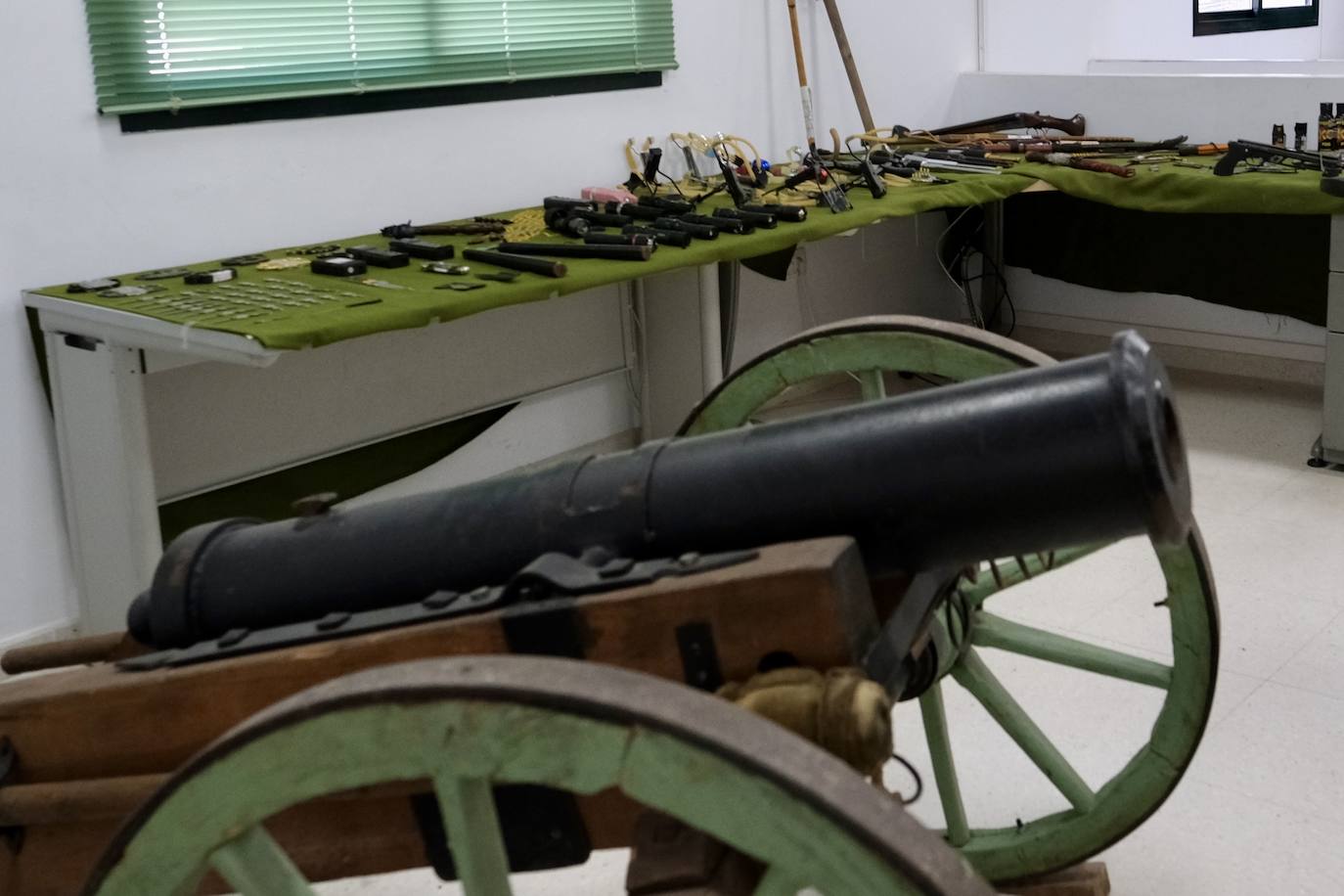 Fotos: El arsenal a la venta por internet en la provincia de Cádiz