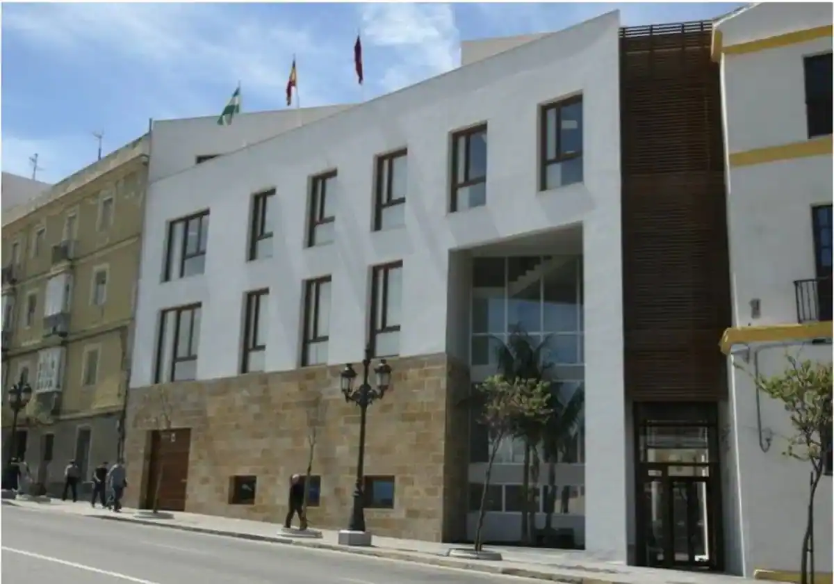 Fachada de la sede del IFEF de Cádiz