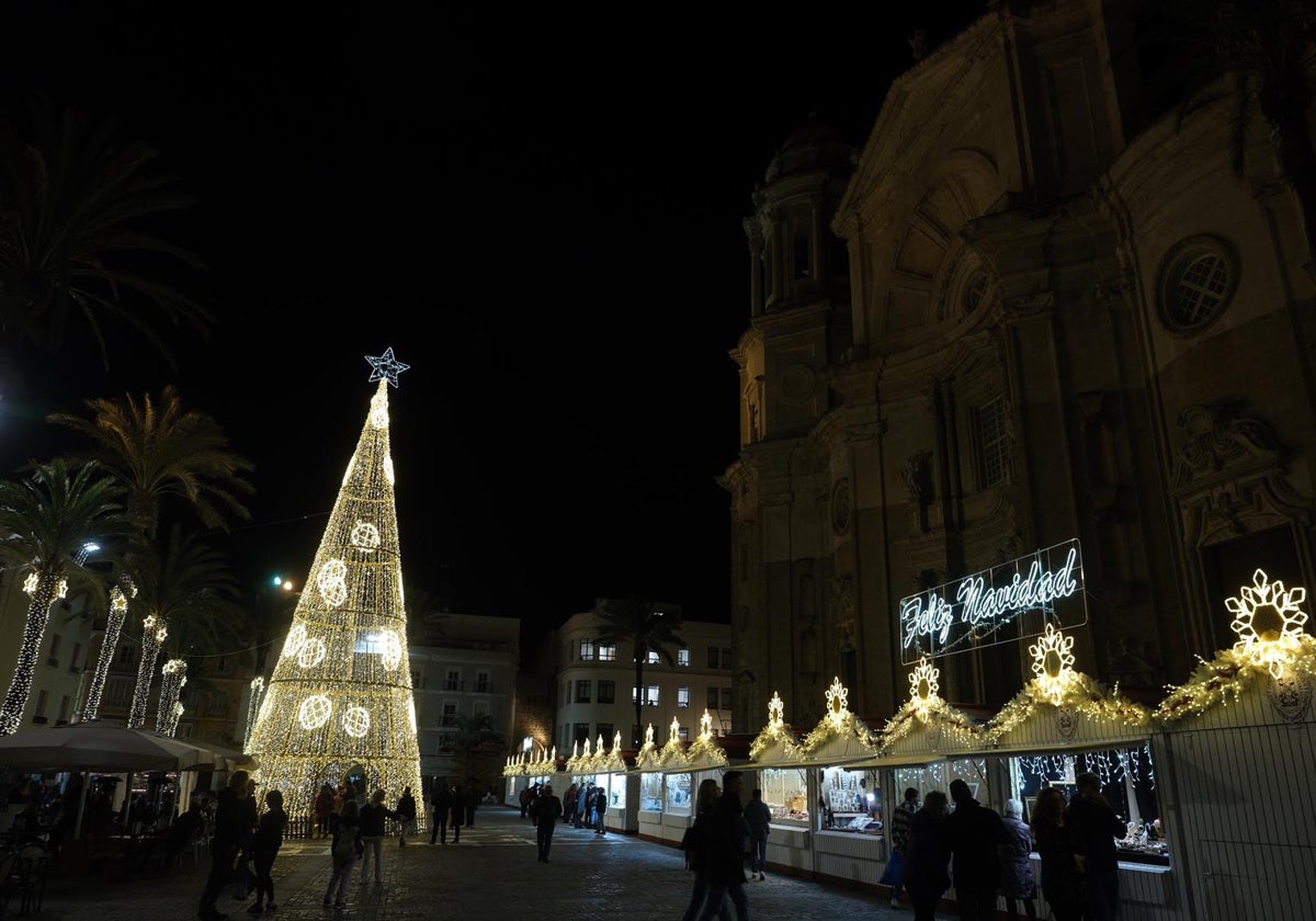 Árbol de Navidad en la Catedral de Cádiz.