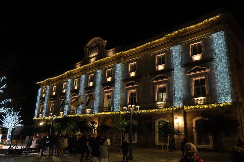 Fotos: El Palacio Provincial de Diputación estrena su iluminación navideña