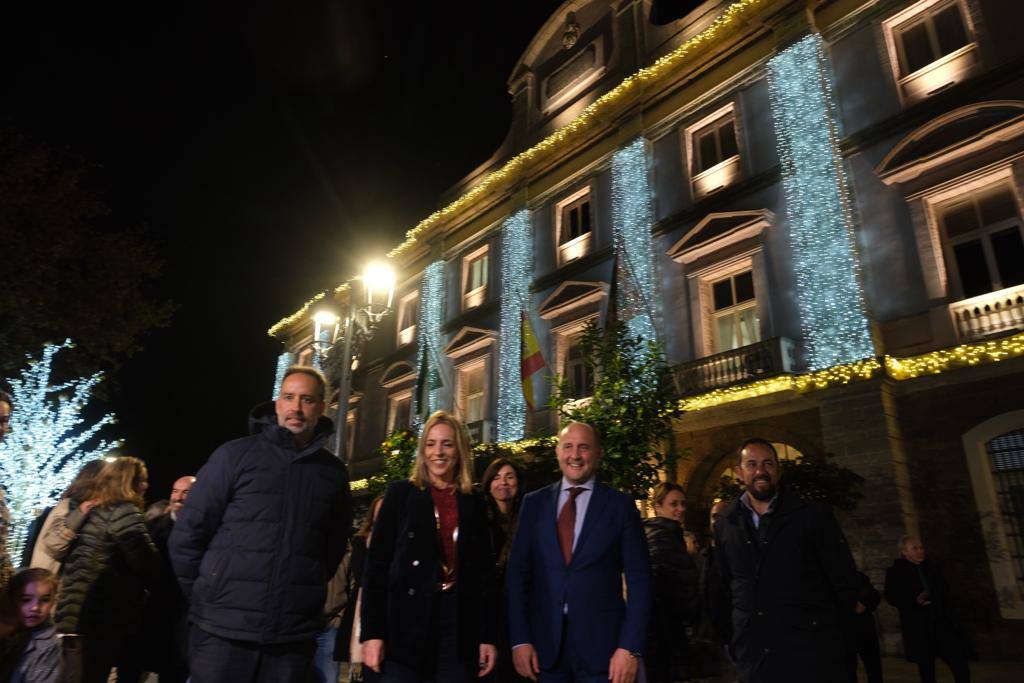 Fotos: El Palacio Provincial de Diputación estrena su iluminación navideña