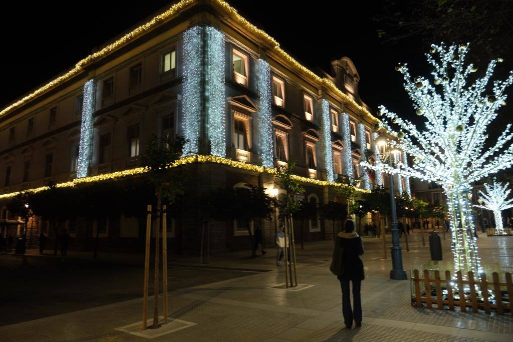 Fotos: El Palacio Provincial de Diputación estrena su iluminación navideña