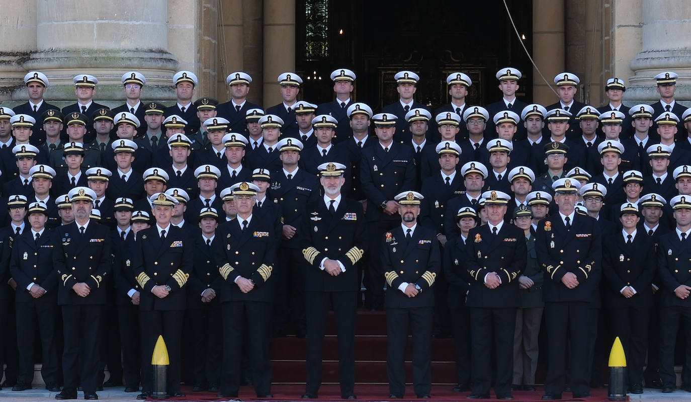 Fotos: El rey Felipe VI conoce la Escuela de Suboficiales y el Panteón de Ilustres Marinos