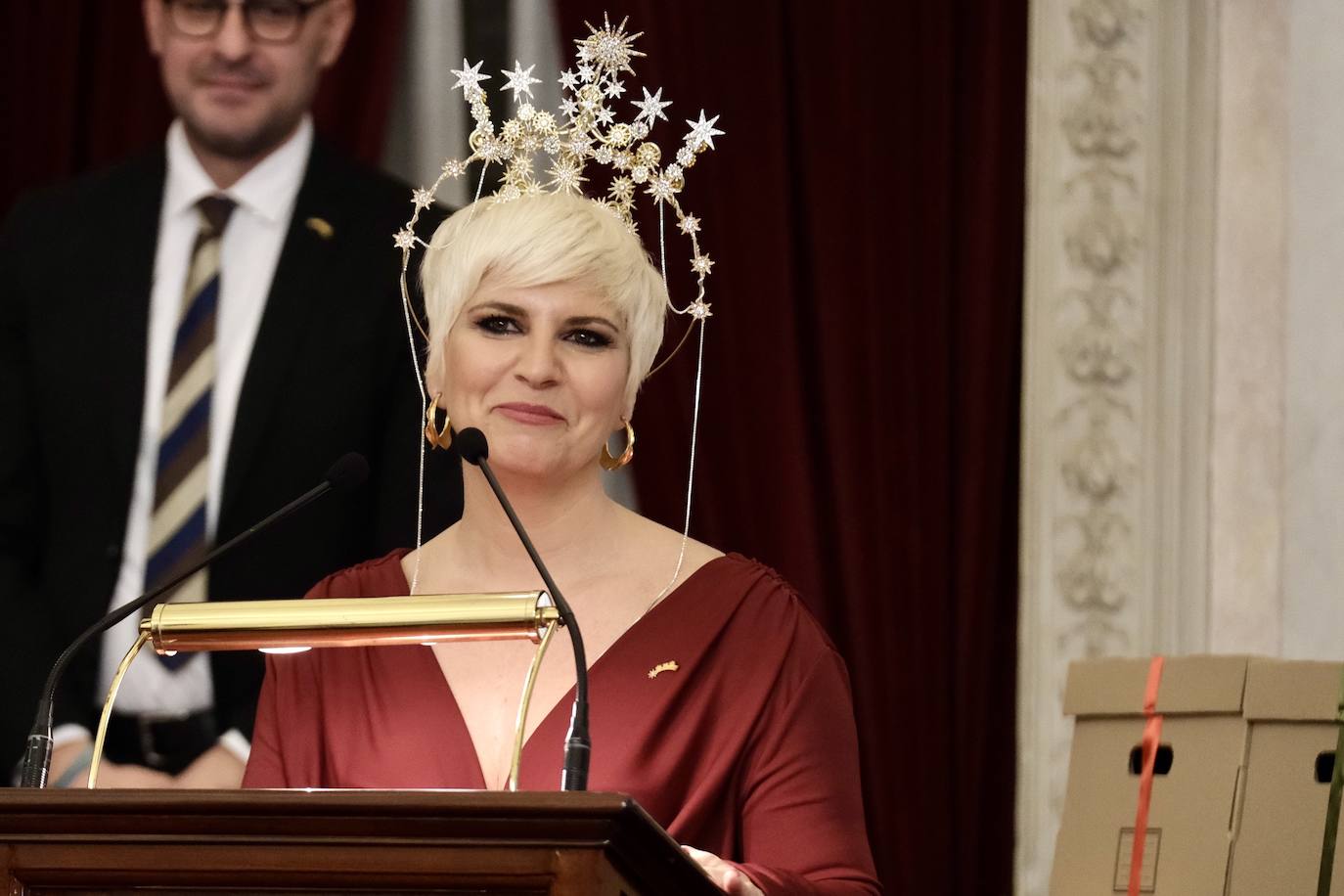 Fotos: entrega de las coronas a los Reyes Magos del año 2024