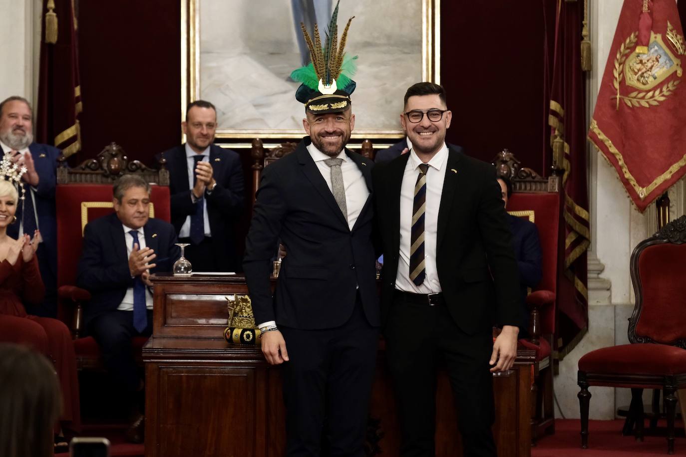 Fotos: entrega de las coronas a los Reyes Magos del año 2024