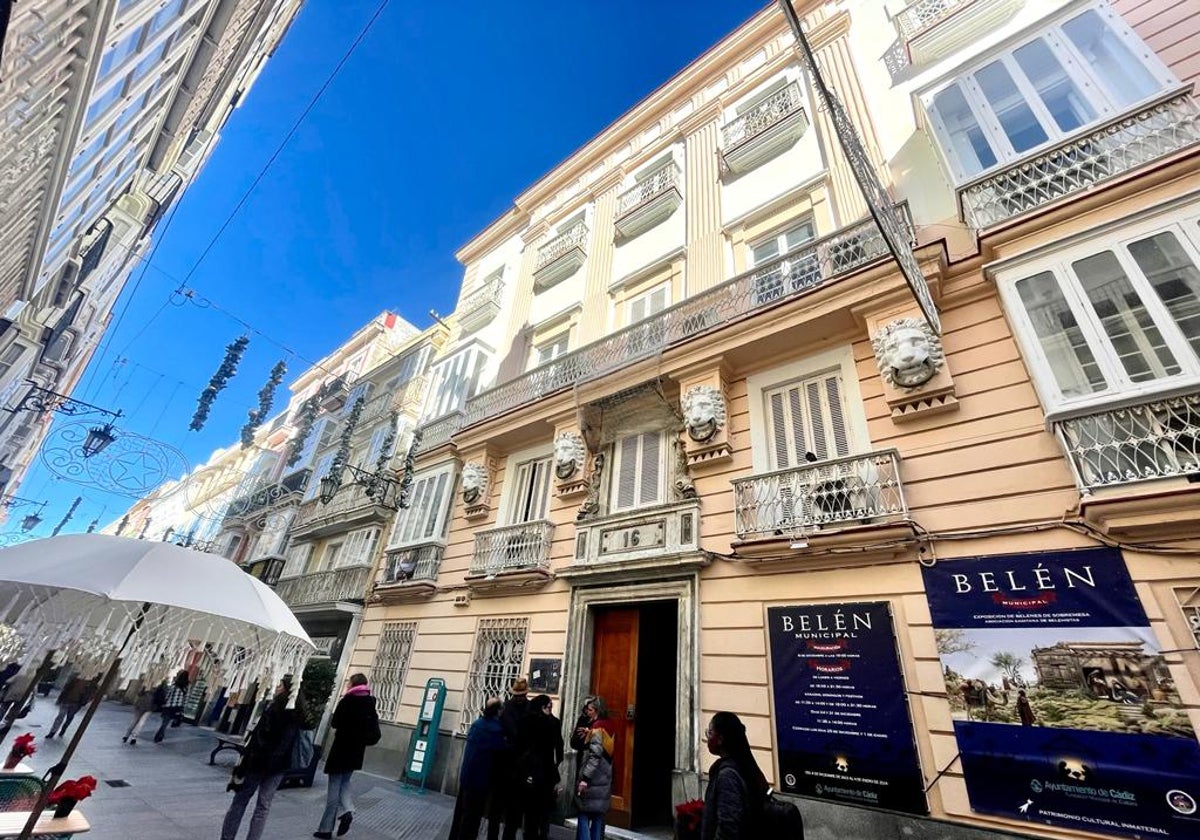 El edificio de Ancha,16 alberga estos días el Belén Municipal.