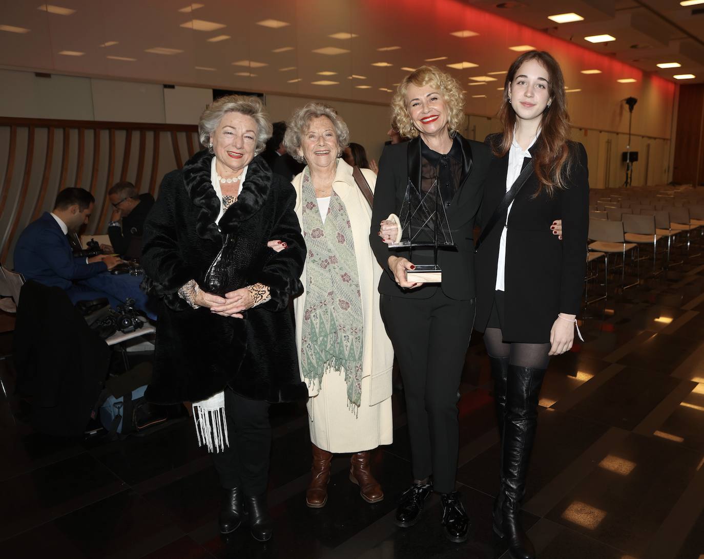 María del Carmen Sánchez, Victoria Bermúdez, Esther Arroyo y Ainhoa Navajas.