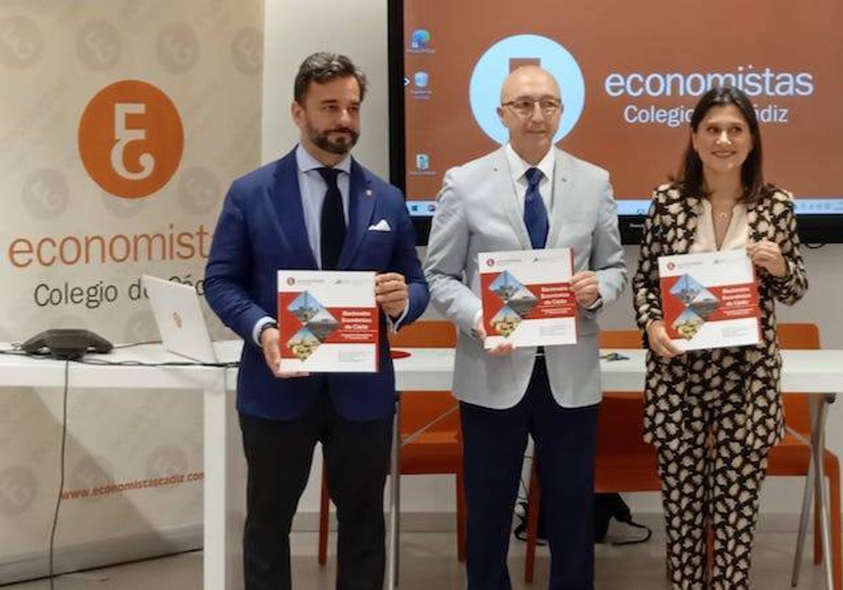 Presentación en el Colegio de Economistas de Cádiz de uno de sus informes de coyuntura