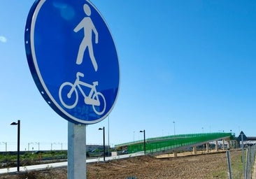 La Junta culmina la pasarela ciclopeatonal en Tres Caminos para acceder al tranvía