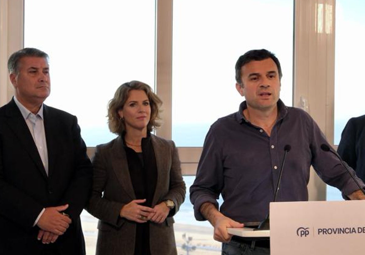 Bruno García durante su intervención en el desayuno navideño del PP de Cádiz con la prensa