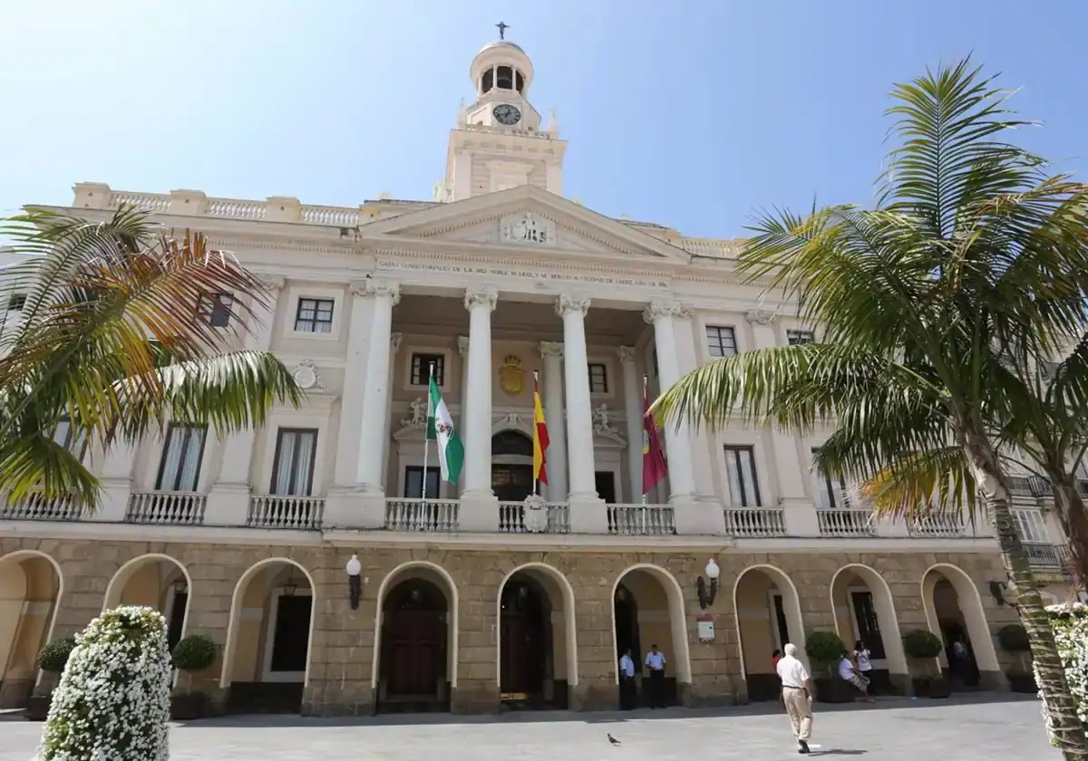 Fachada del Ayuntamiento de Cádiz, en la plaza San Juan de Dios