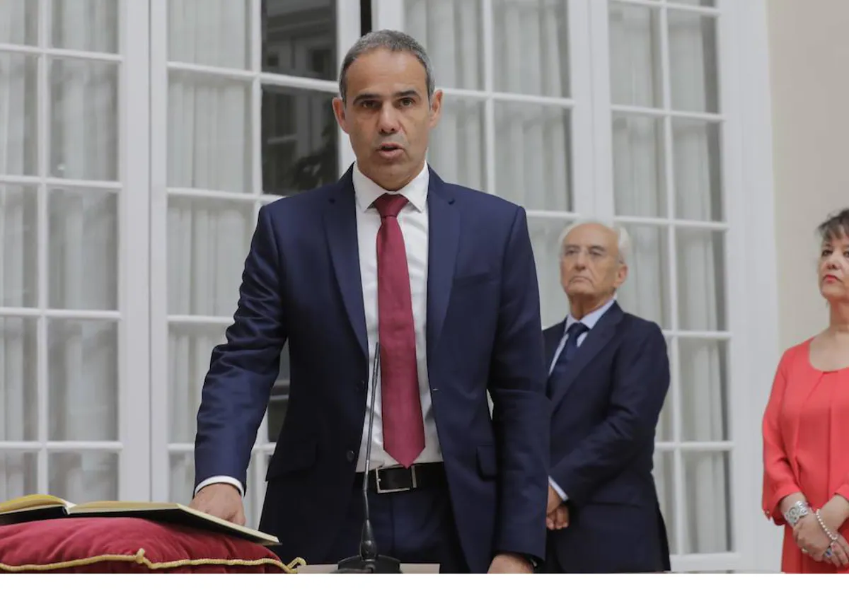 El subdelegado del Gobierno de Cádiz sigue en su puesto... al menos de momento