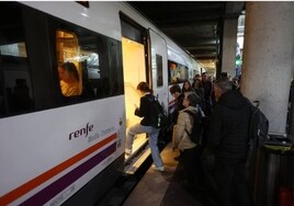 El tren Cádiz - Sevilla se reforzará con 3.400 plazas más de las habituales el último fin de semana del año