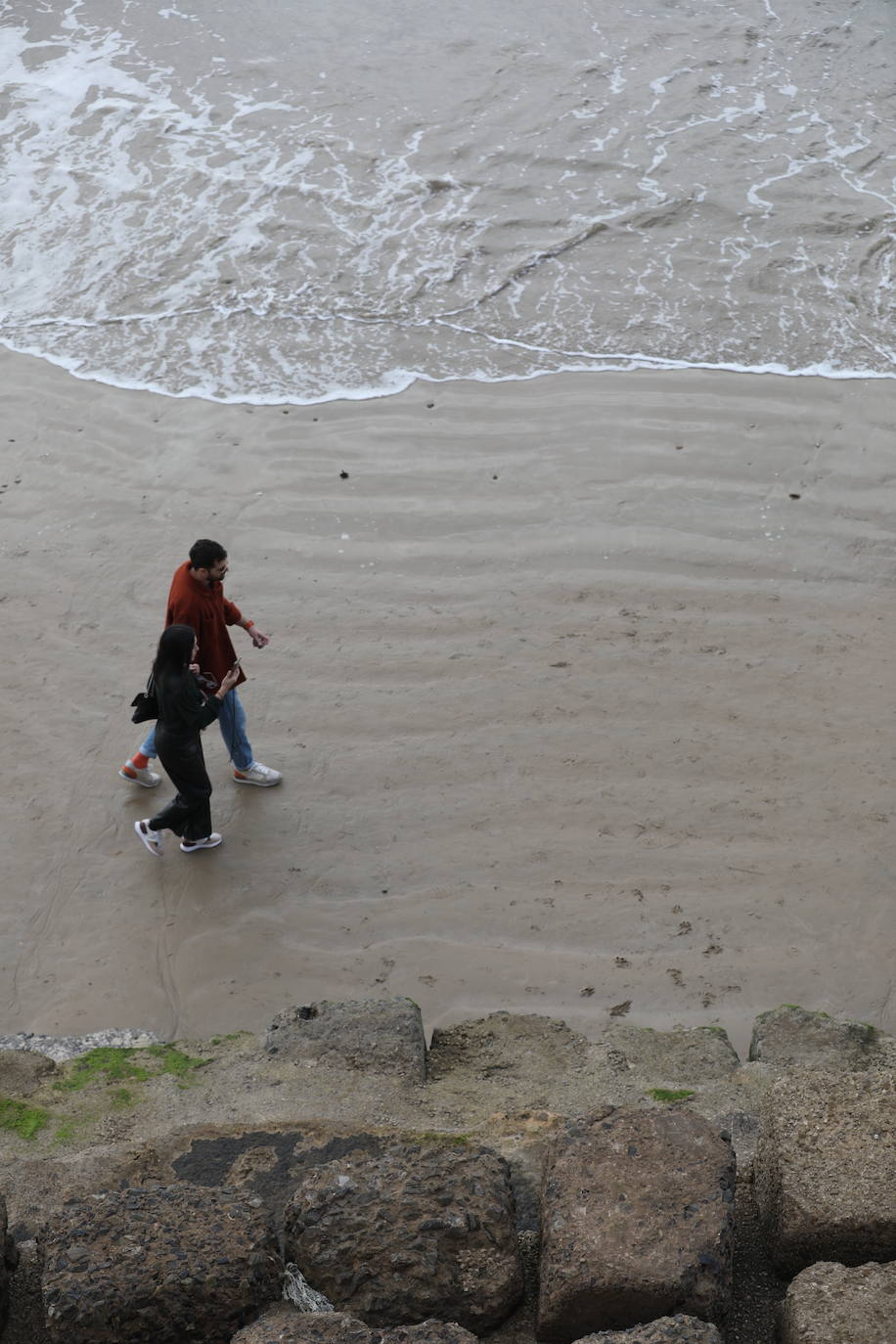 Cádiz estrena 2024 con un ambiente relajado