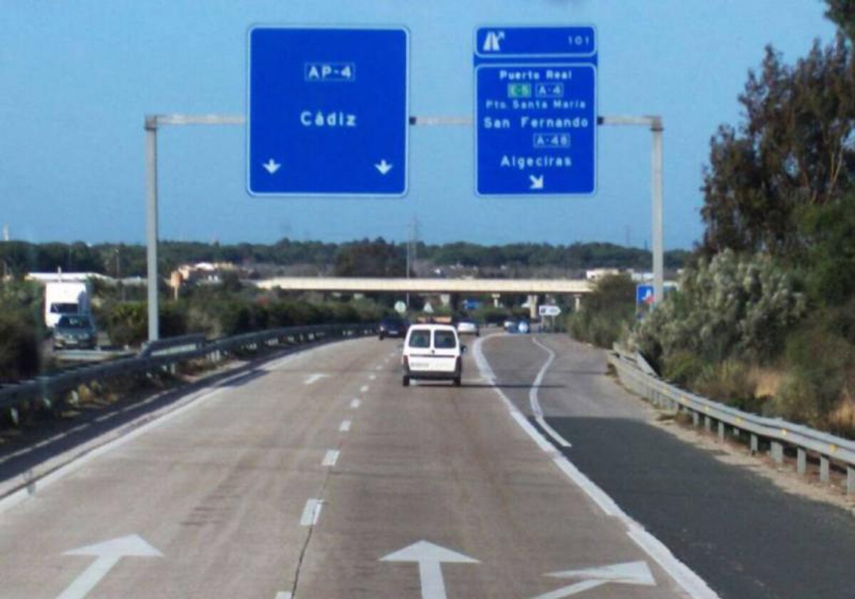 Nueva ofensiva para que el tercer carril de la autopista incluya a Cádiz y no solo a Sevilla