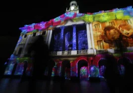 Vídeo: Así es el el espectacular mapping de Navidad en el Ayuntamiento de Cadiz